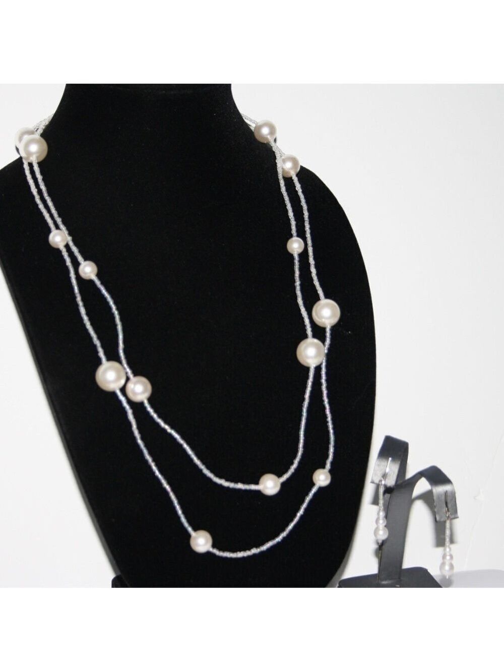 𝅺VINTAGE white pearl double strand necklace. 20 inch and 22 inch lengths